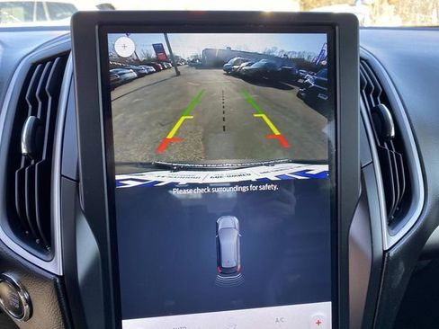 Used 2024 Ford Edge SEL image 9