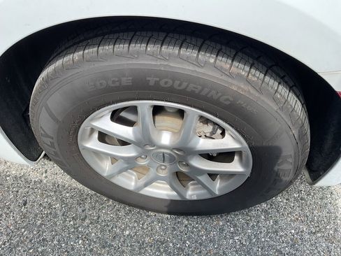 Used 2023 Chrysler Voyager LX FWD image 6