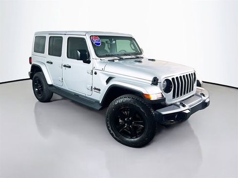 Used 2022 Jeep Wrangler Unlimited Sahara image 2