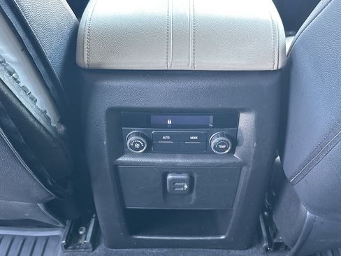 Used 2022 Chevrolet Traverse LS FWD image 29