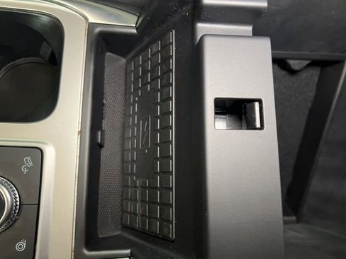 Used 2022 Ford Explorer Limited image 30