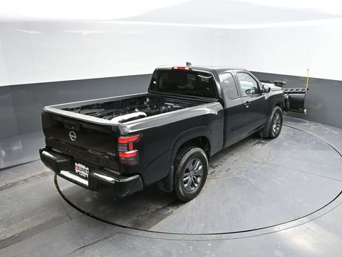 Used 2025 Nissan Frontier SV image 33
