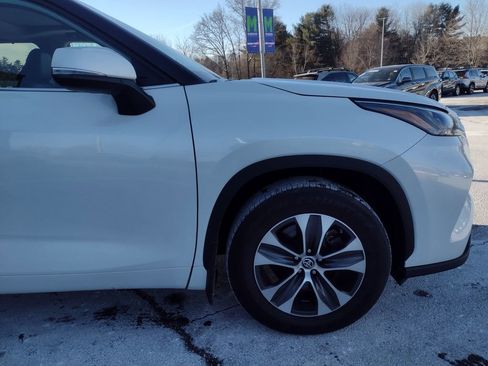 Used 2023 Toyota Highlander XLE image 10