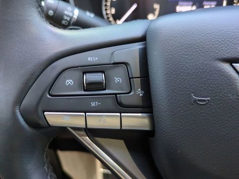 Used 2025 Cadillac XT6 Luxury image 29