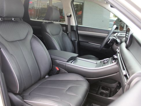 Used 2025 Hyundai Palisade SEL FWD image 13