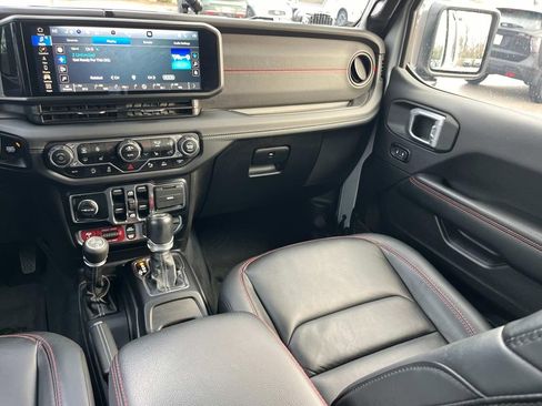 Used 2024 Jeep Wrangler Unlimited Rubicon image 22