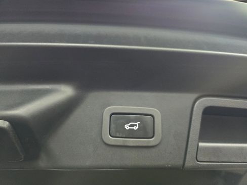 Used 2018 Land Rover Range Rover Velar R-Dynamic SE image 20