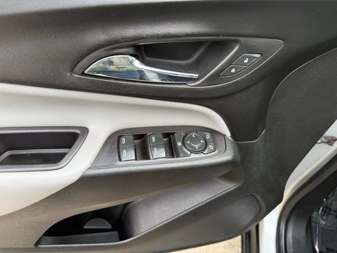 Used 2020 Chevrolet Equinox LT image 9