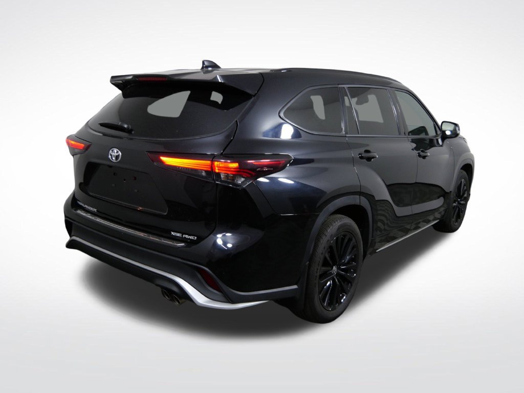 Used 2024 Toyota Highlander Limited AWD/4WD image 3