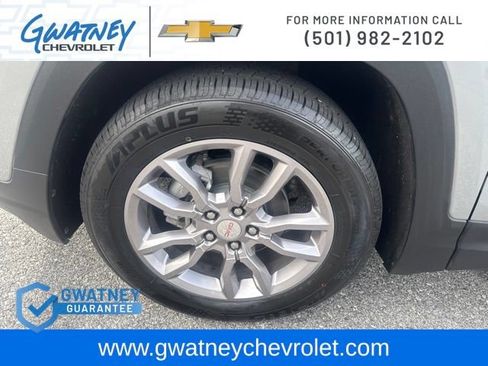 Used 2024 GMC Terrain SLT AWD/4WD image 9