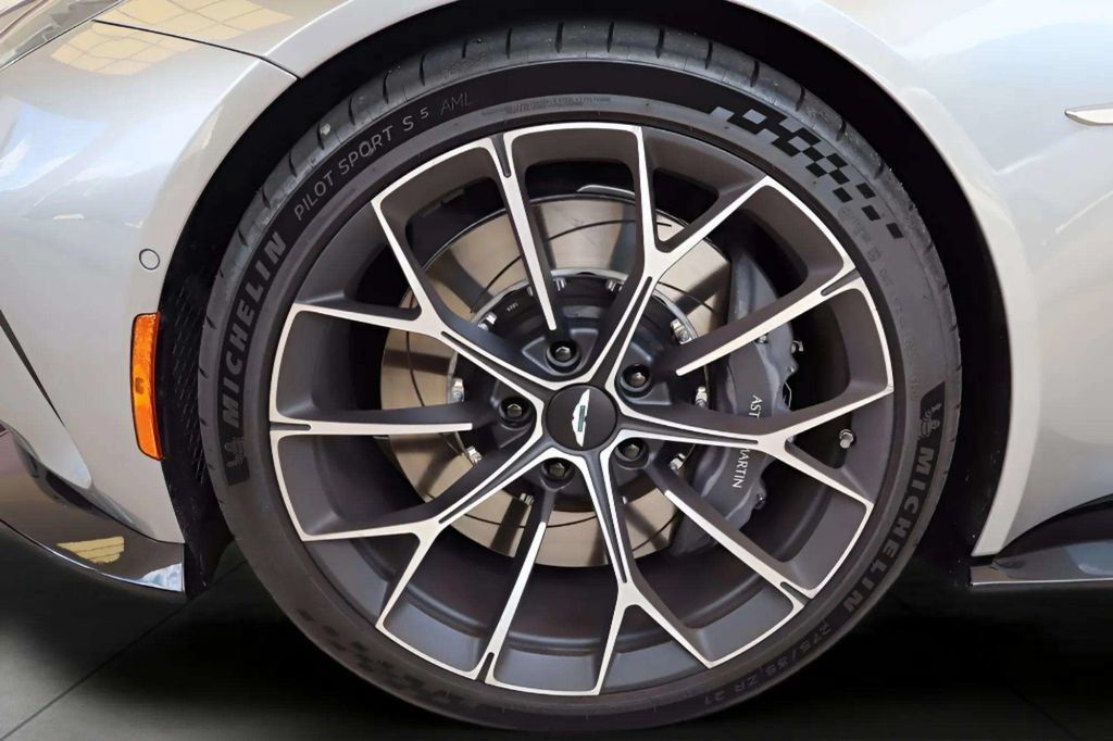 Used 2026 Aston Martin V8 Vantage Convertible RWD image 24