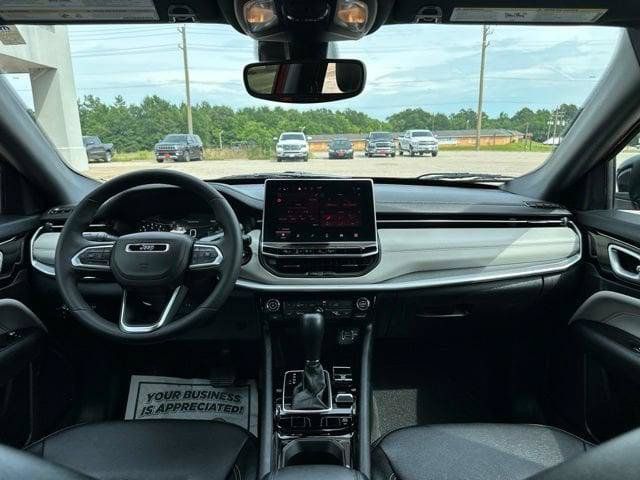Certified 2025 Jeep Compass Limited AWD/4WD image 34
