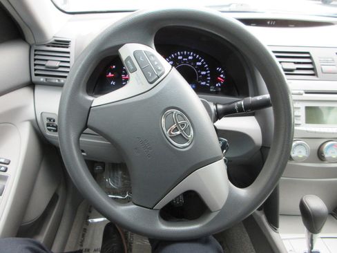 Used 2010 Toyota Camry LE FWD image 33