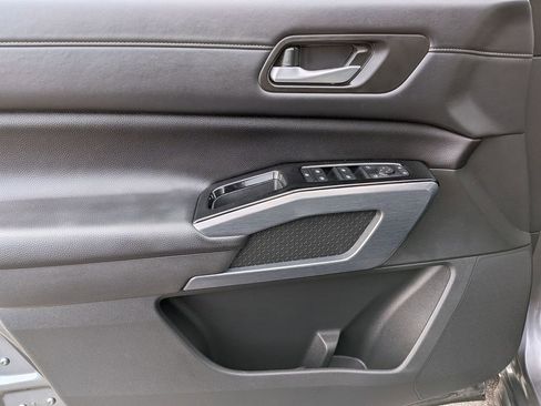 Used 2025 Nissan Pathfinder SL w/ SL Premium Package image 12