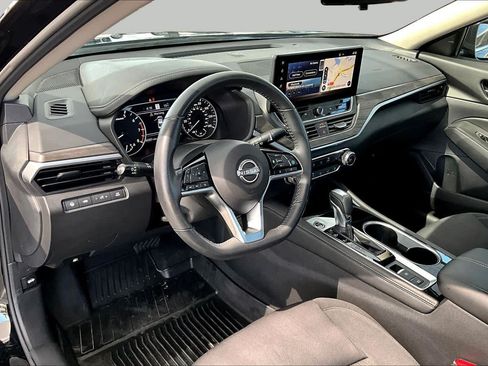 Used 2024 Nissan Altima 2.5 SV w/ SV Premium Package FWD image 18