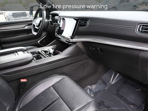 Used 2024 Jeep Wagoneer Series II w/ Flexible Seating Group image 34