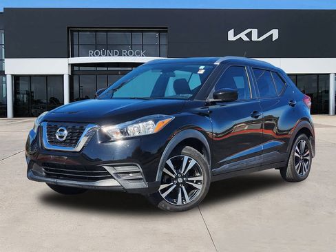 Used 2019 Nissan Kicks SV image 1