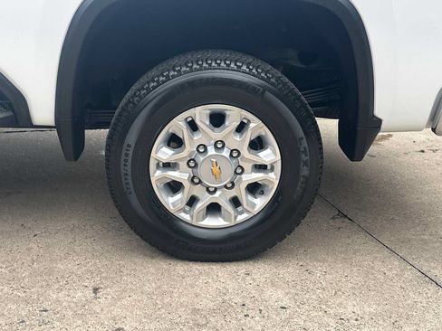 Used 2025 Chevrolet Silverado 2500 LT AWD/4WD image 25