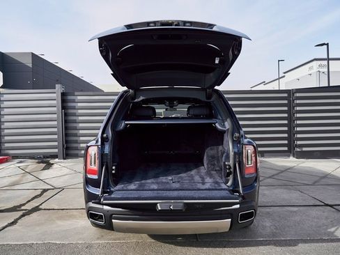 Used 2022 Rolls-Royce Cullinan w/ Cullinan Package image 18