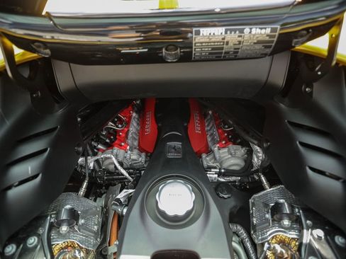 Used 2024 Ferrari SF90 Spider image 19