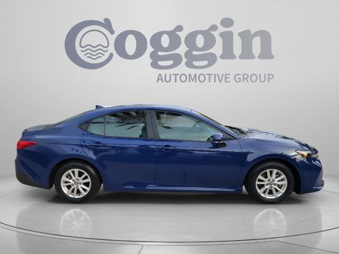 Used 2025 Toyota Camry LE FWD image 4
