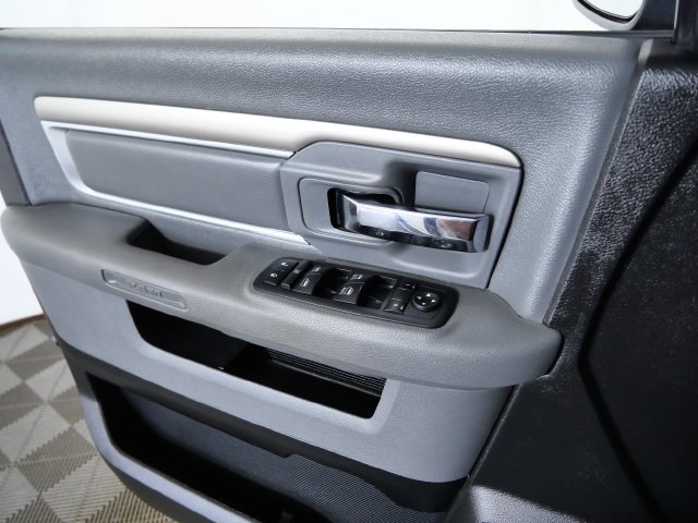 Used 2017 RAM 1500 Classic SLT RWD image 22