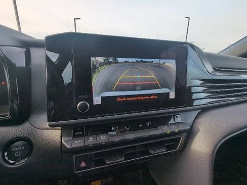 Used 2025 Toyota Camry SE FWD image 11