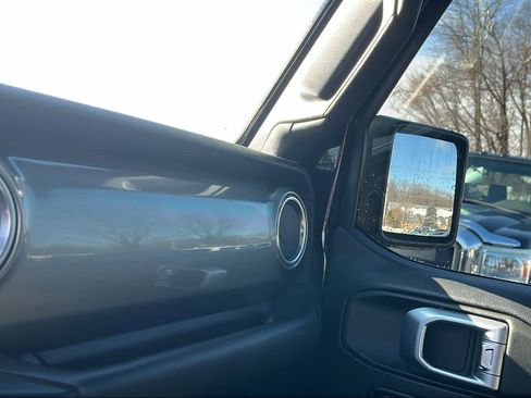 Used 2018 Jeep Wrangler Unlimited Sahara w/ Cold Weather Group image 18