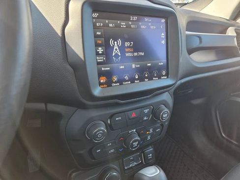 Used 2022 Jeep Renegade Latitude w/ Sun/Sound Group image 10