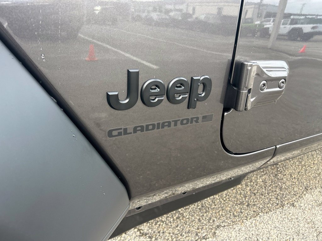 Used 2026 Jeep Gladiator Sport AWD/4WD image 19
