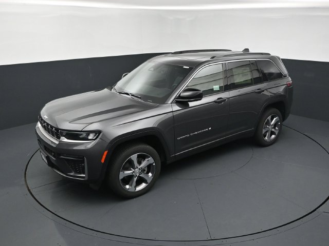 New 2026 Jeep Grand Cherokee Limited w/ Luxury Tech Group II AWD/4WD image 14