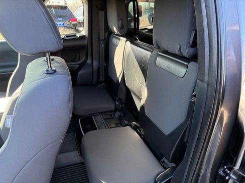 Used 2017 Toyota Tacoma TRD Sport image 14