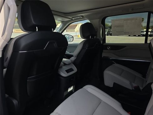 New 2026 Lincoln Navigator Reserve w/ Jet Appearance Package image 10