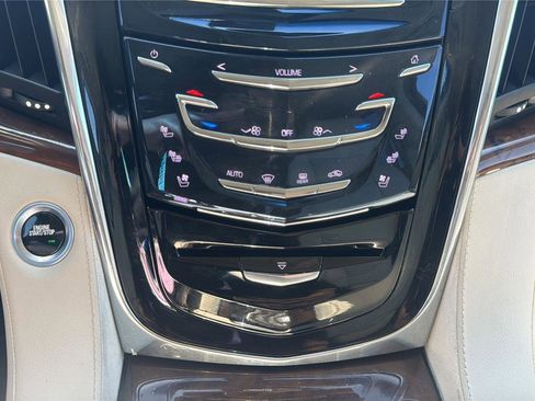 Used 2017 Cadillac Escalade 4WD w/ LPO, Radiant Package image 19