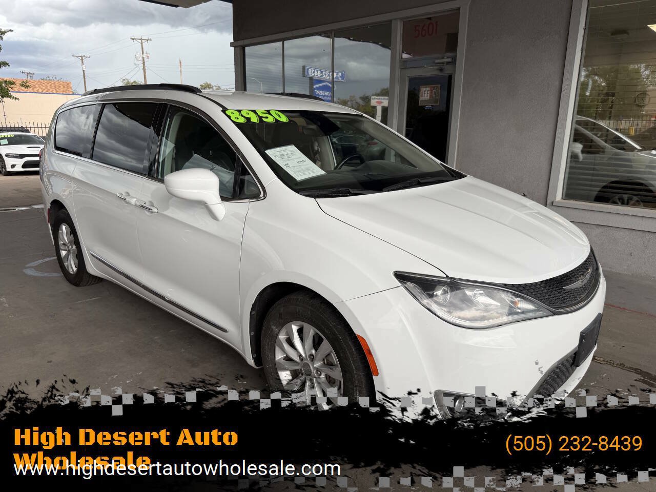 Used 2017 Chrysler Pacifica Touring-L FWD image 1