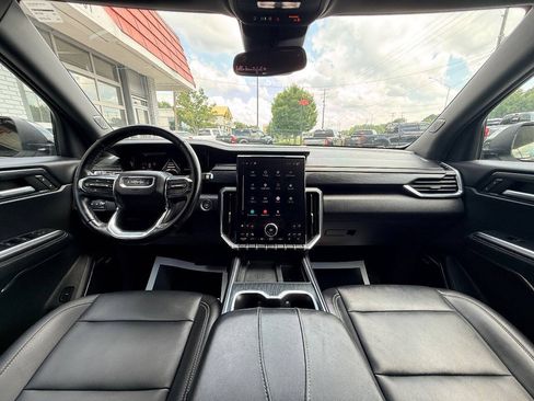Used 2025 GMC Acadia Elevation w/ Elevation Premium Package AWD/4WD image 36