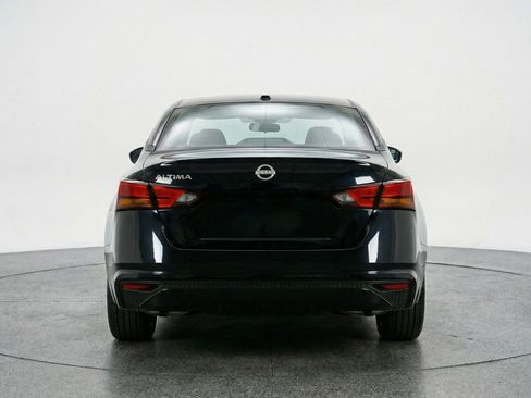 Used 2025 Nissan Altima 2.5 SV FWD image 7