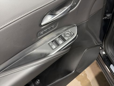 Used 2025 Cadillac XT4 Premium Luxury image 25