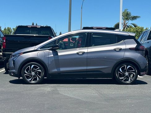 Used 2023 Chevrolet Bolt LT w/ Infotainment Package FWD image 8