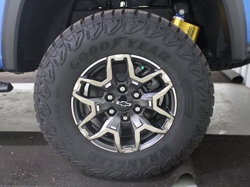 Used 2024 Chevrolet Colorado ZR2 w/ Technology Package image 27