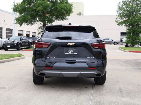 Used 2023 Chevrolet Blazer Premier FWD image 5