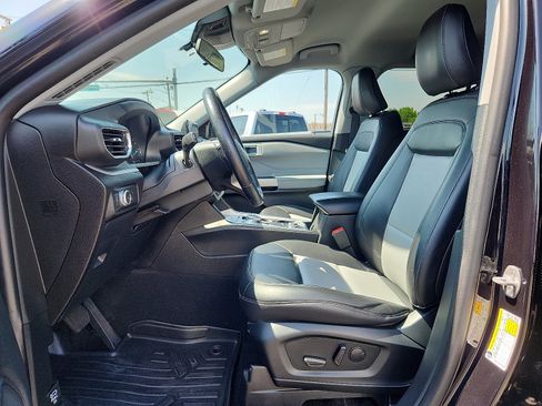 Certified 2022 Ford Explorer XLT w/ Equipment Group 202A image 15