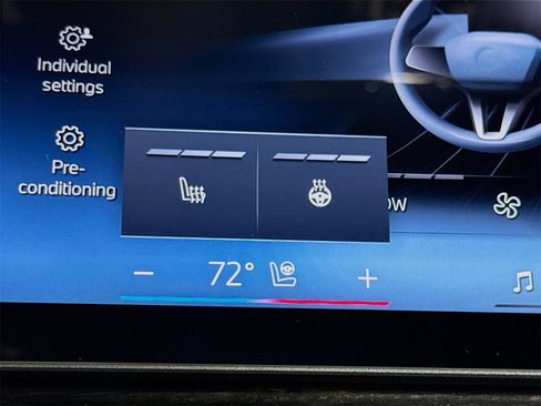 New 2026 BMW 740i w/ Premium Package image 21