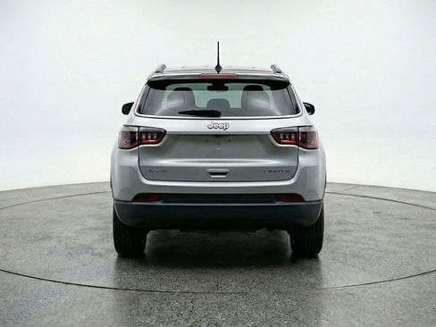 Used 2025 Jeep Compass Limited image 7