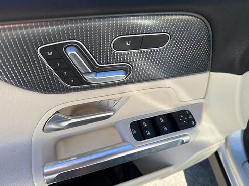 Used 2020 Mercedes-Benz GLB 250 GLB 250 image 16