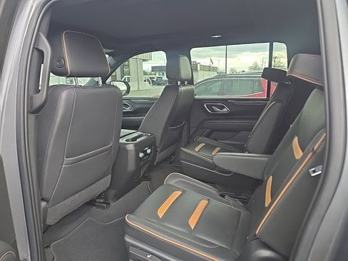 Used 2022 GMC Yukon XL AT4 image 9