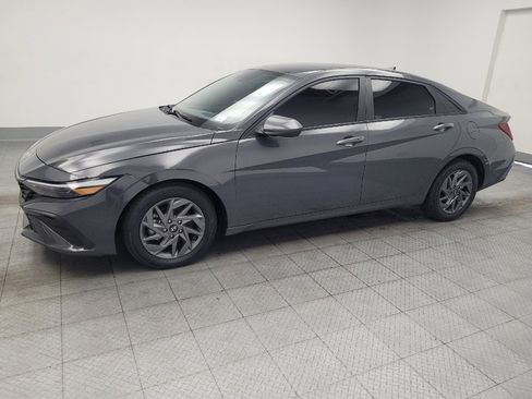 Used 2024 Hyundai Elantra SEL FWD image 2