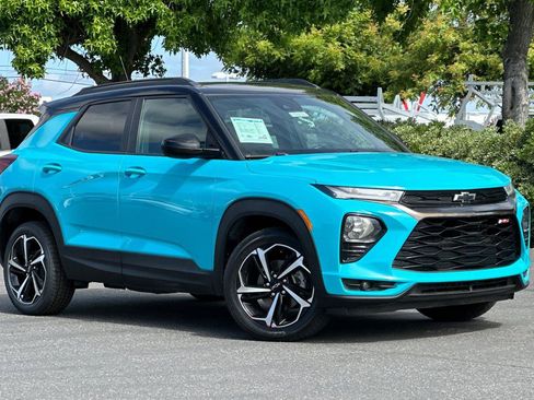 Used 2022 Chevrolet TrailBlazer RS FWD image 2
