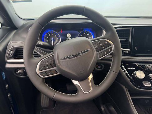 New 2026 Chrysler Pacifica Limited image 22