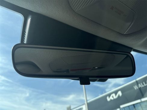 New 2025 Kia K4 LXS image 30